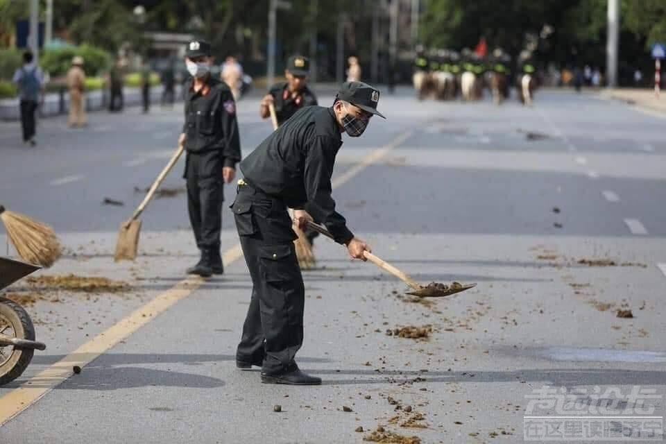 来看看越南街头的骑警什么水平？人高马大！英姿飒爽！-4.jpg