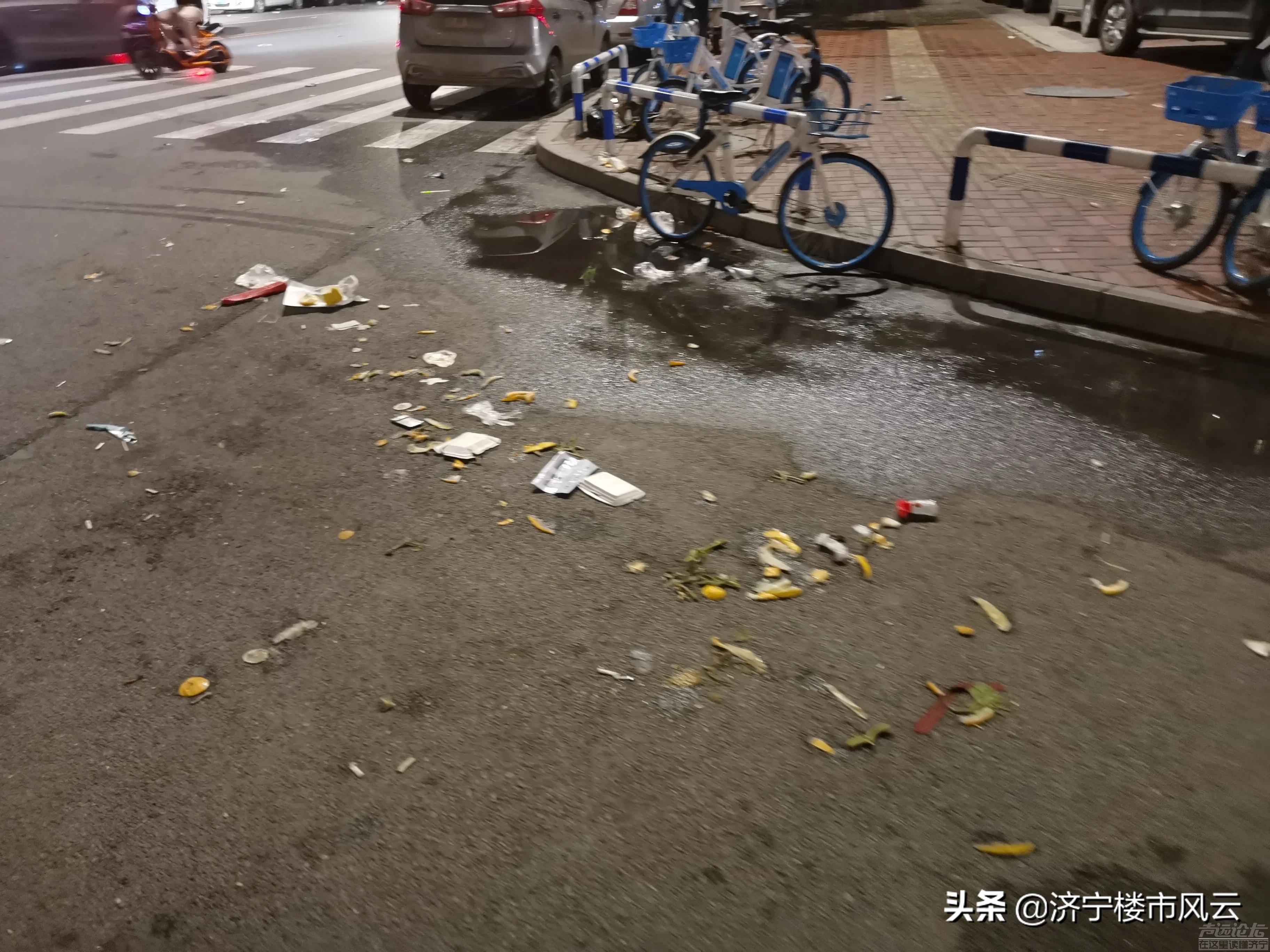 #济宁头条#济宁夜市生活后华城！一片狼藉，倡导地摊生活，但不倡导垃圾遍地-4.jpg
