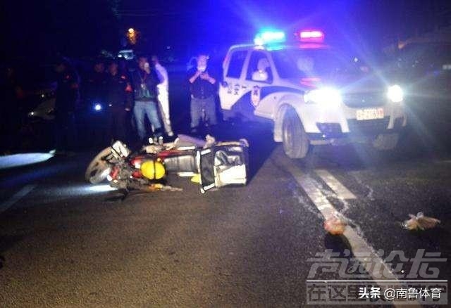 #济宁头条# 今天在北站建设路上一送外卖的又被车撞了-1.jpg