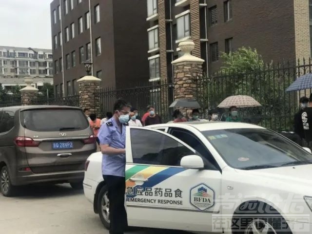 天通苑体育馆变核酸检测的中心 来做检测的人爆满-5.jpg