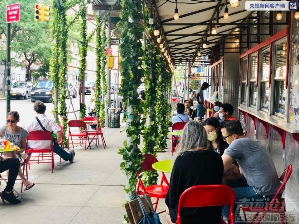 美国单日新增超4.2万例 累计确诊277万例 死亡破13万-2.jpg