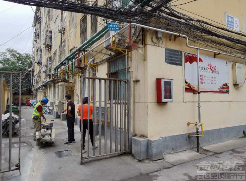 “飞线”整治 弱电下地 济宁老旧小区改造进行中-1.png