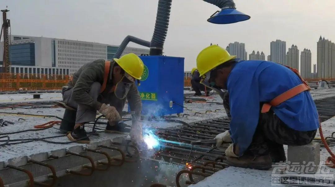 济宁内环高架项目四标段建设火热 盖梁架设8月底完工-1.jpeg