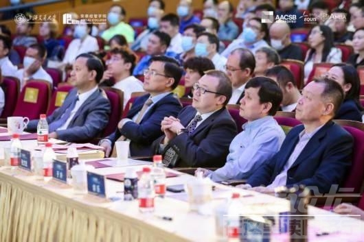 张文宏在交大再发声：疫情第二波是必然的，至少做一年的打算，毒力不强反致命-5.jpg