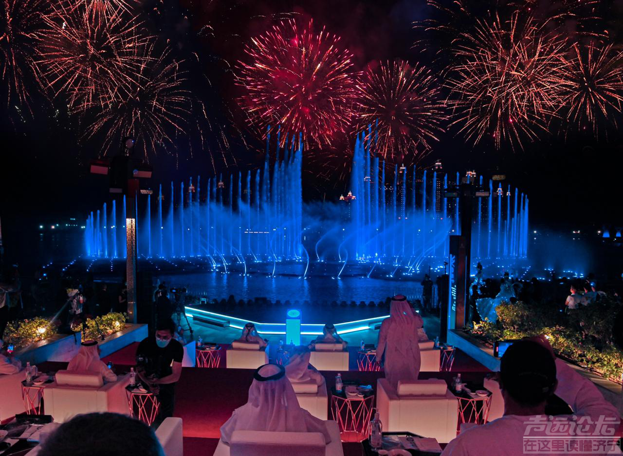 打破最大音乐喷泉记录，北京中科水景设计的迪拜棕榈岛音乐喷泉火了-4.png