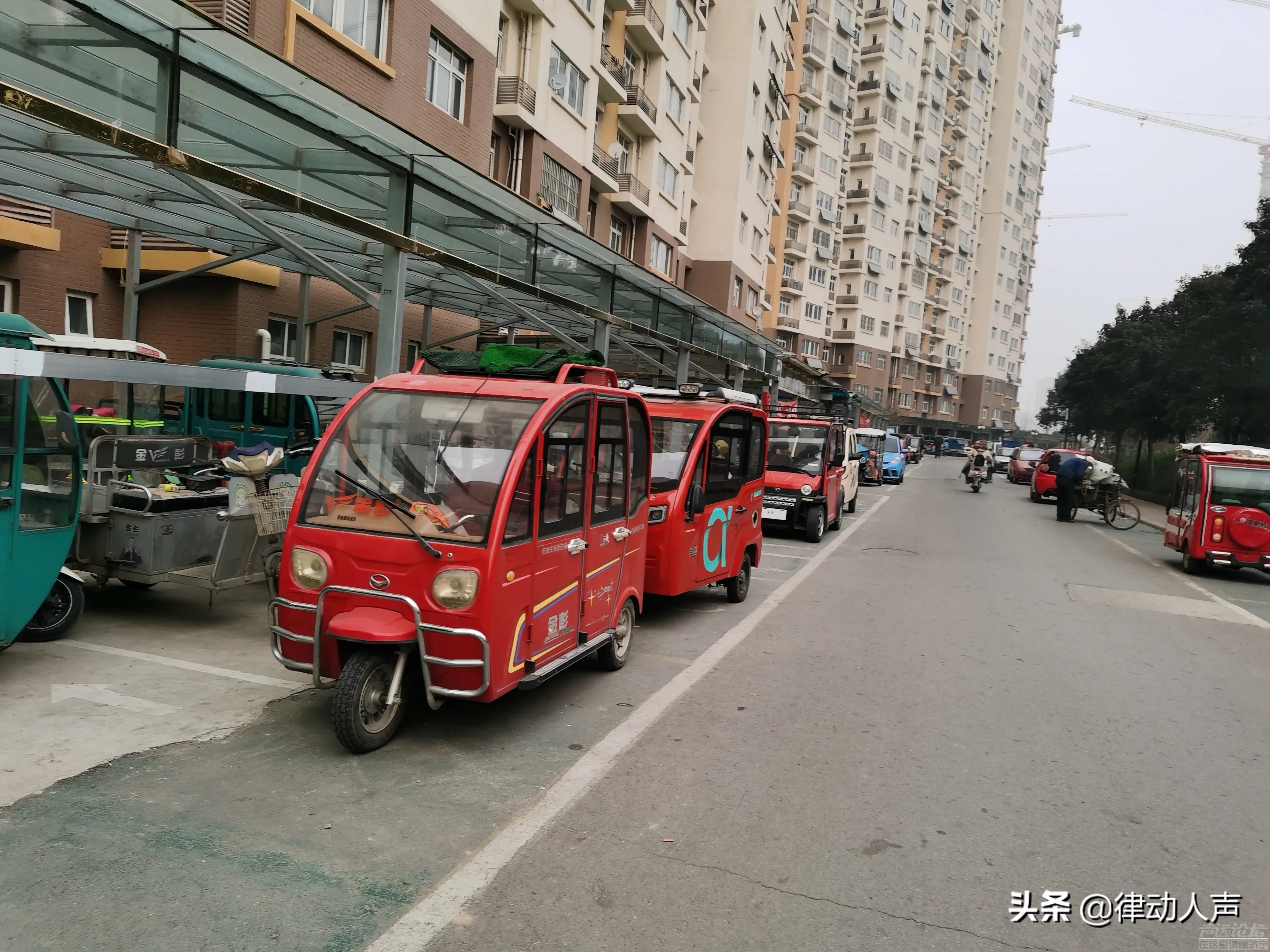 电动车、三轮车和小型四轮车，尤其是城乡结合部的农村，这种代步工具显得尤为重要-2.jpg