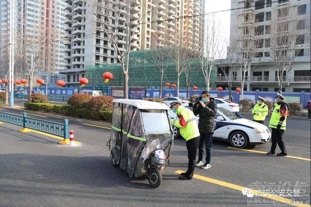 济宁交警紧抓重点车辆治理 护航道路平安畅通-3.jpg