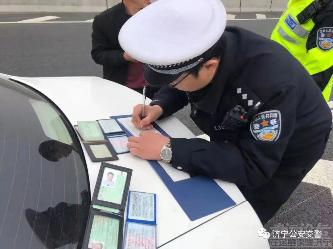 济宁交警紧抓重点车辆治理 护航道路平安畅通-4.jpg