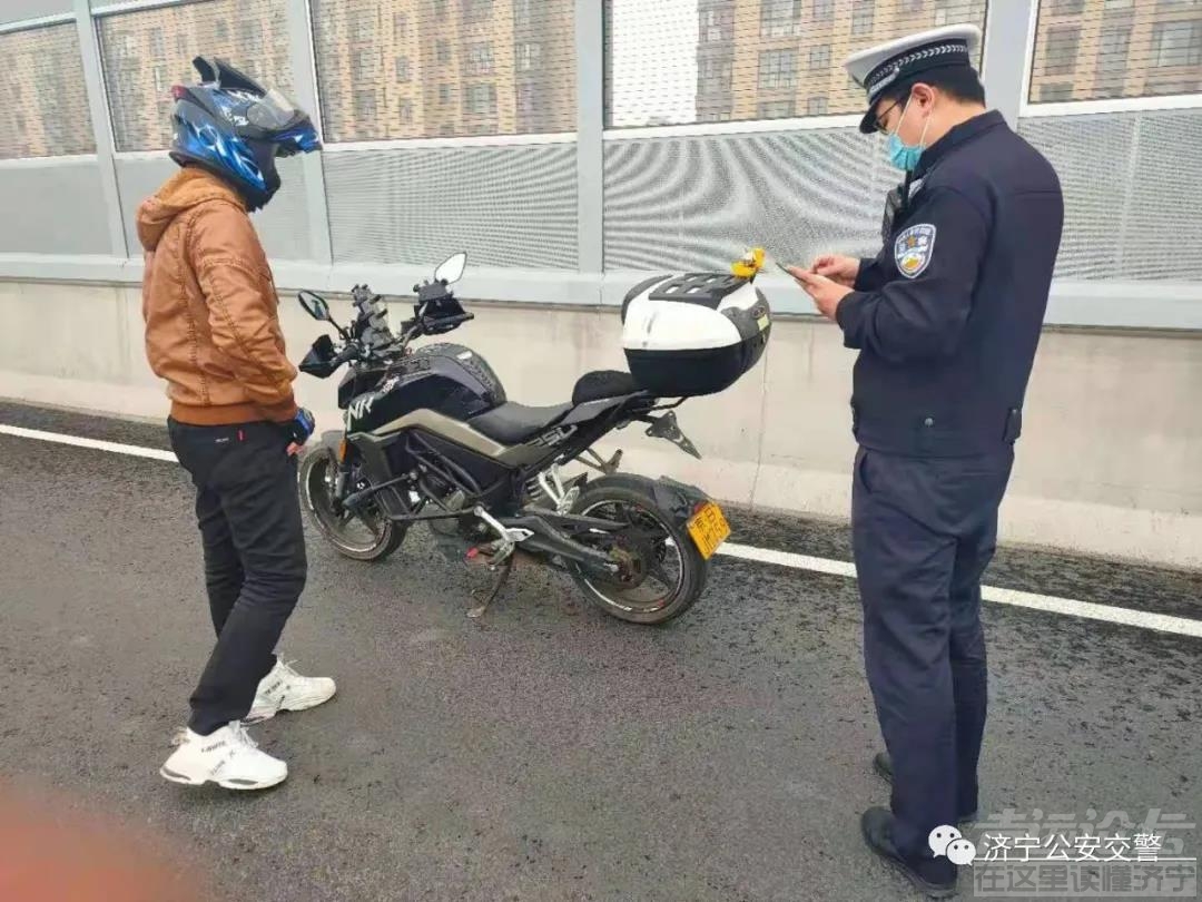 济宁交警紧抓重点车辆治理 护航道路平安畅通-5.jpg