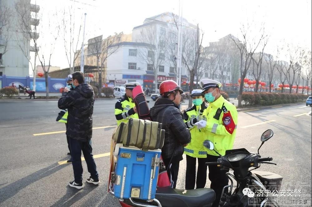 济宁交警紧抓重点车辆治理 护航道路平安畅通-6.jpg