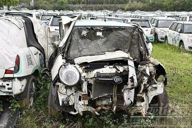 探访重庆这个巨型共享汽车“坟场”，密密麻麻，场面震撼-6.jpg