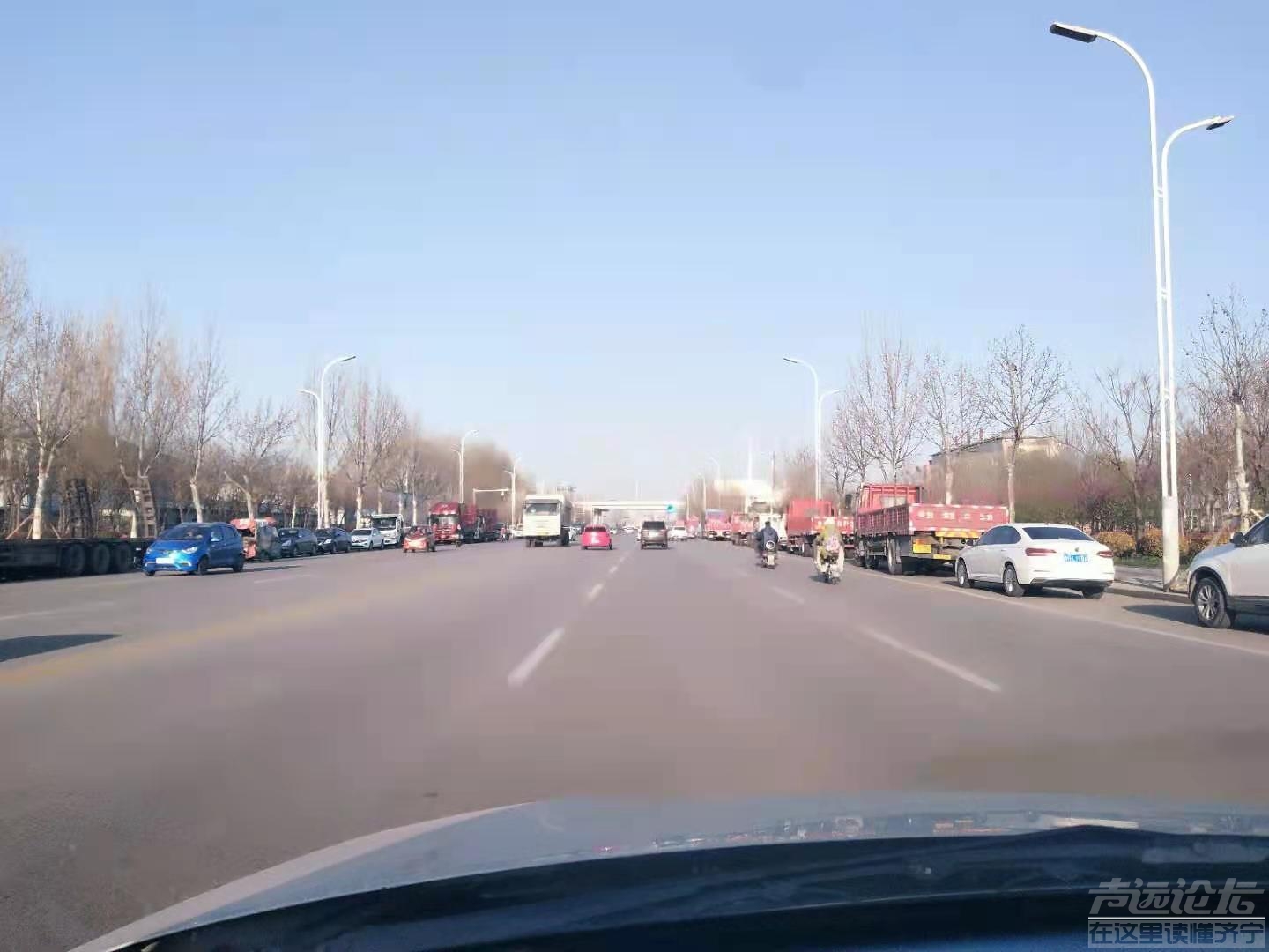 开源路两侧违规停车，造成了恶性循环，请相关部门治理，确实应该治治了！-2.jpg