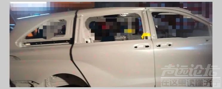 日子近了 国产丰田塞纳白车身谍照曝光-1.jpg