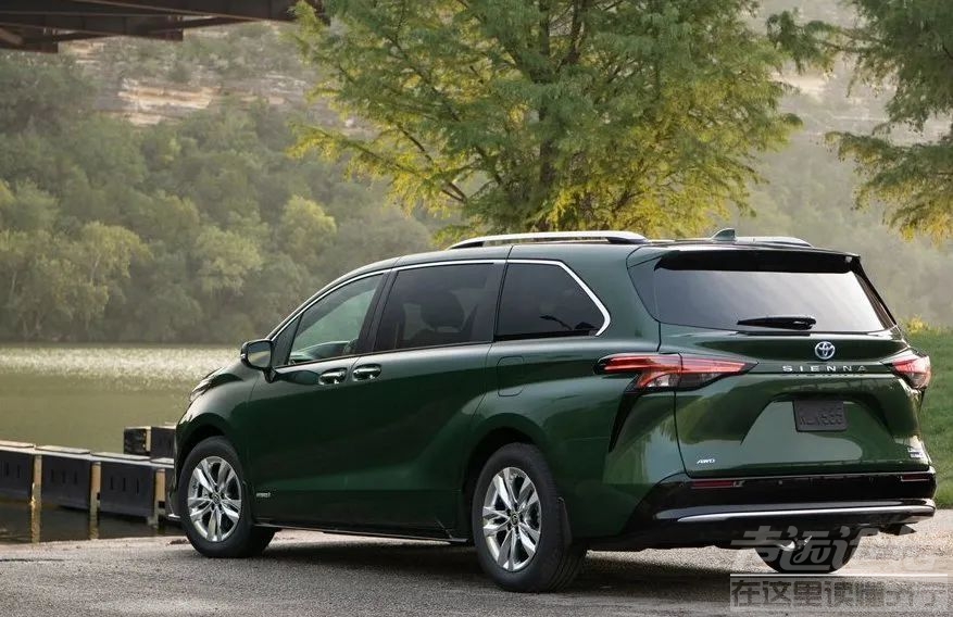 日子近了 国产丰田塞纳白车身谍照曝光-3.jpg