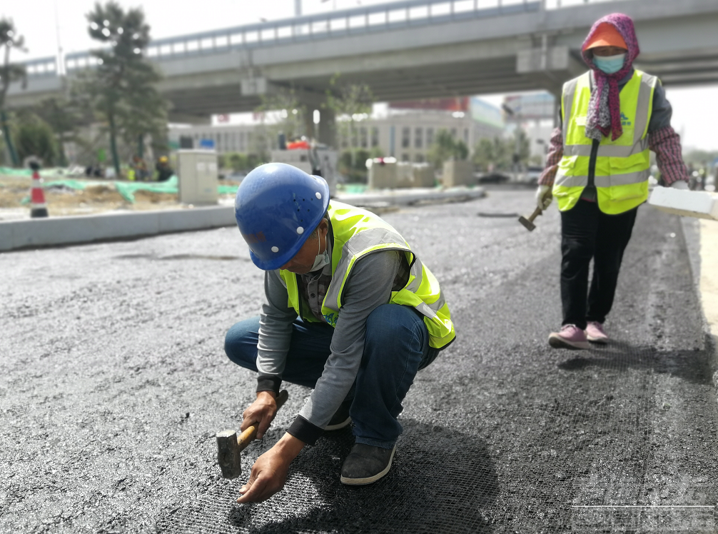 大干热潮！内环高架地面道路全面展开沥青铺装施工-1.png