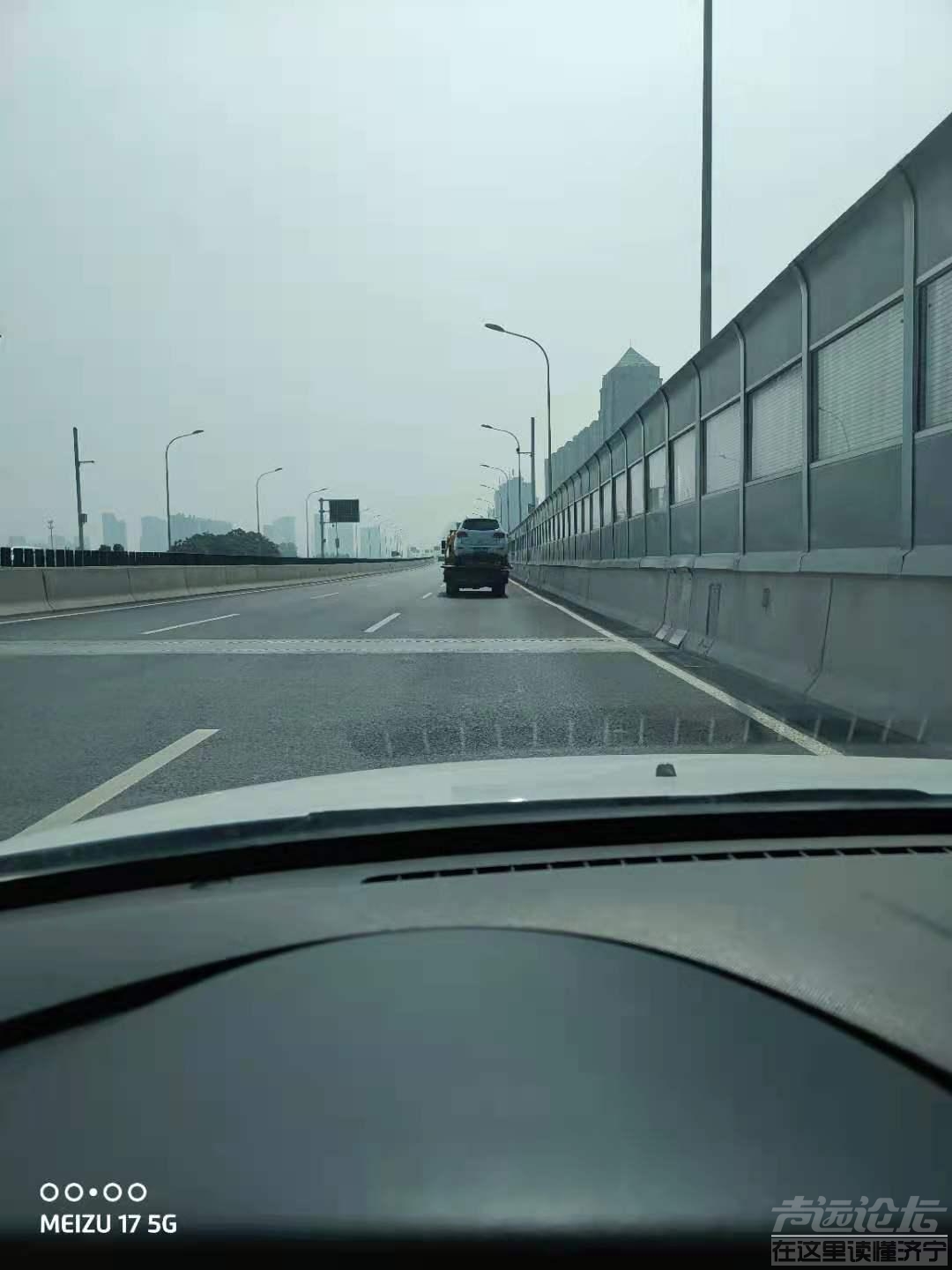 你说，这个车适合上高架不？皮卡箱货上高架重拳出击，拖车作业上高架没事吗？-1.jpg
