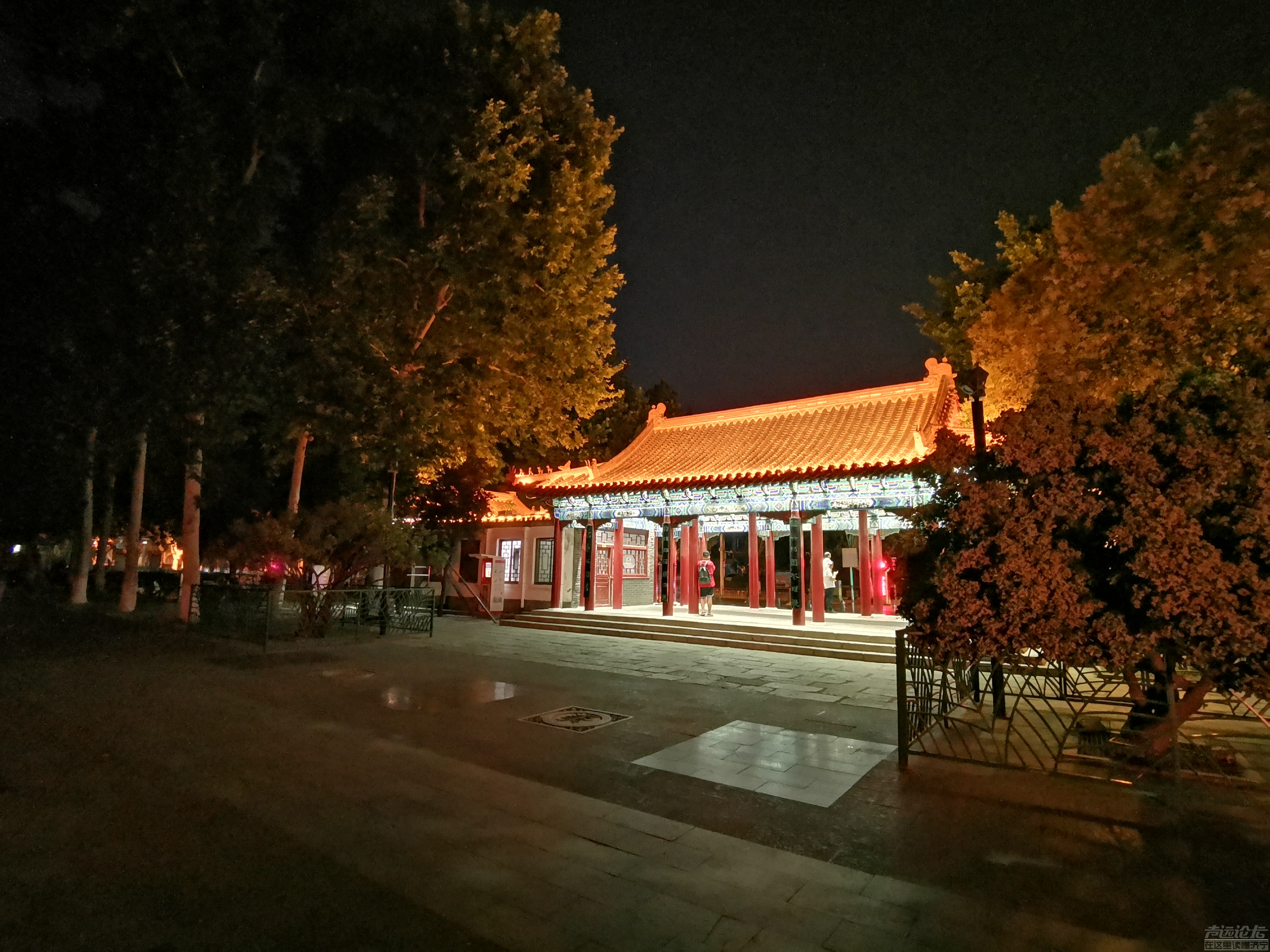 空气微微热，圣城夜醉美-2.jpg