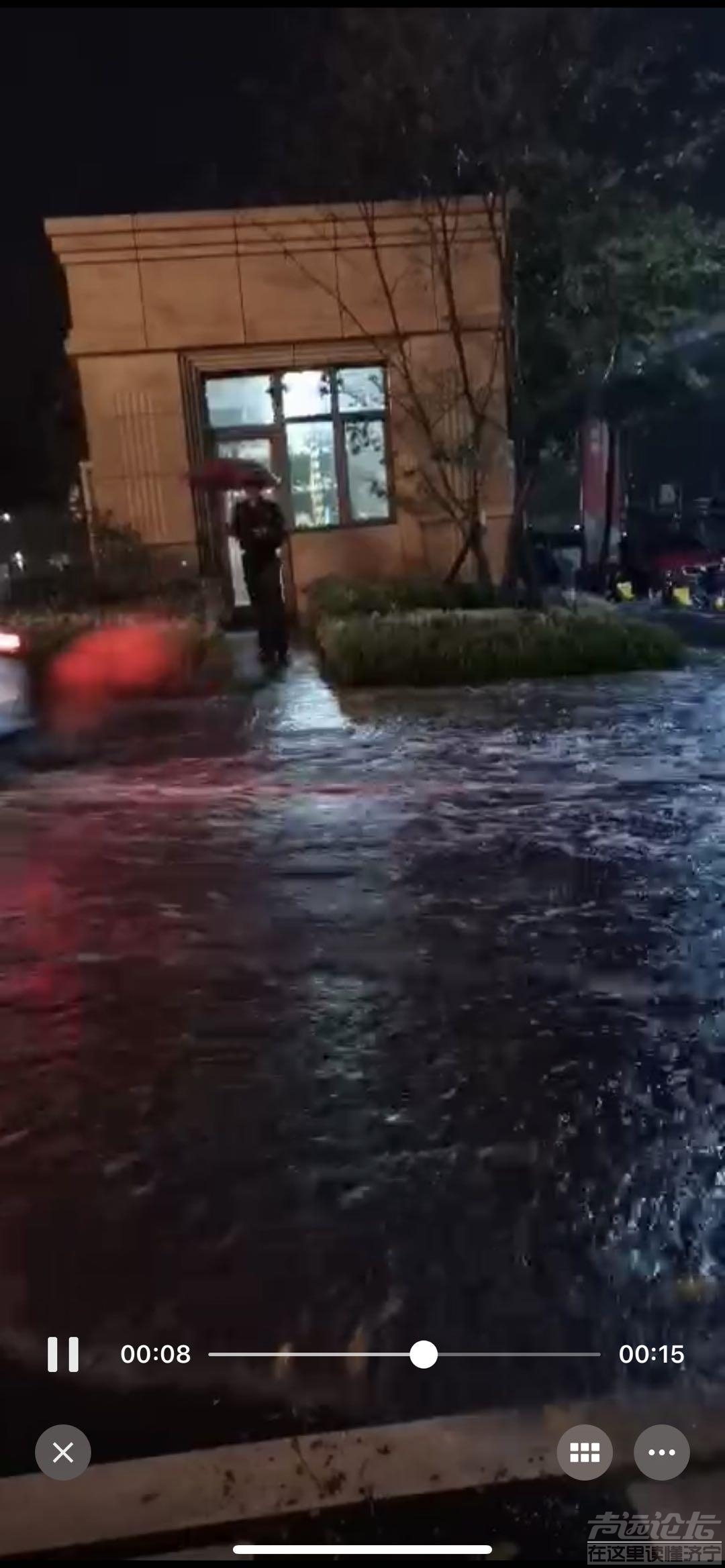 环城西路与金宇路以北路段下雨积水严重，看看昨天晚上的大雨，把路给淹的，改治治了-5.jpg