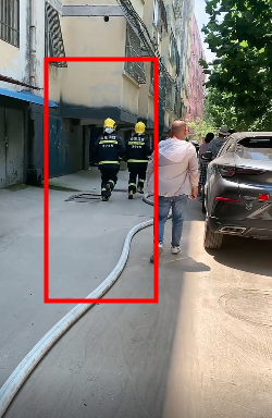 济宁八里营一小区着火了-2.jpg
