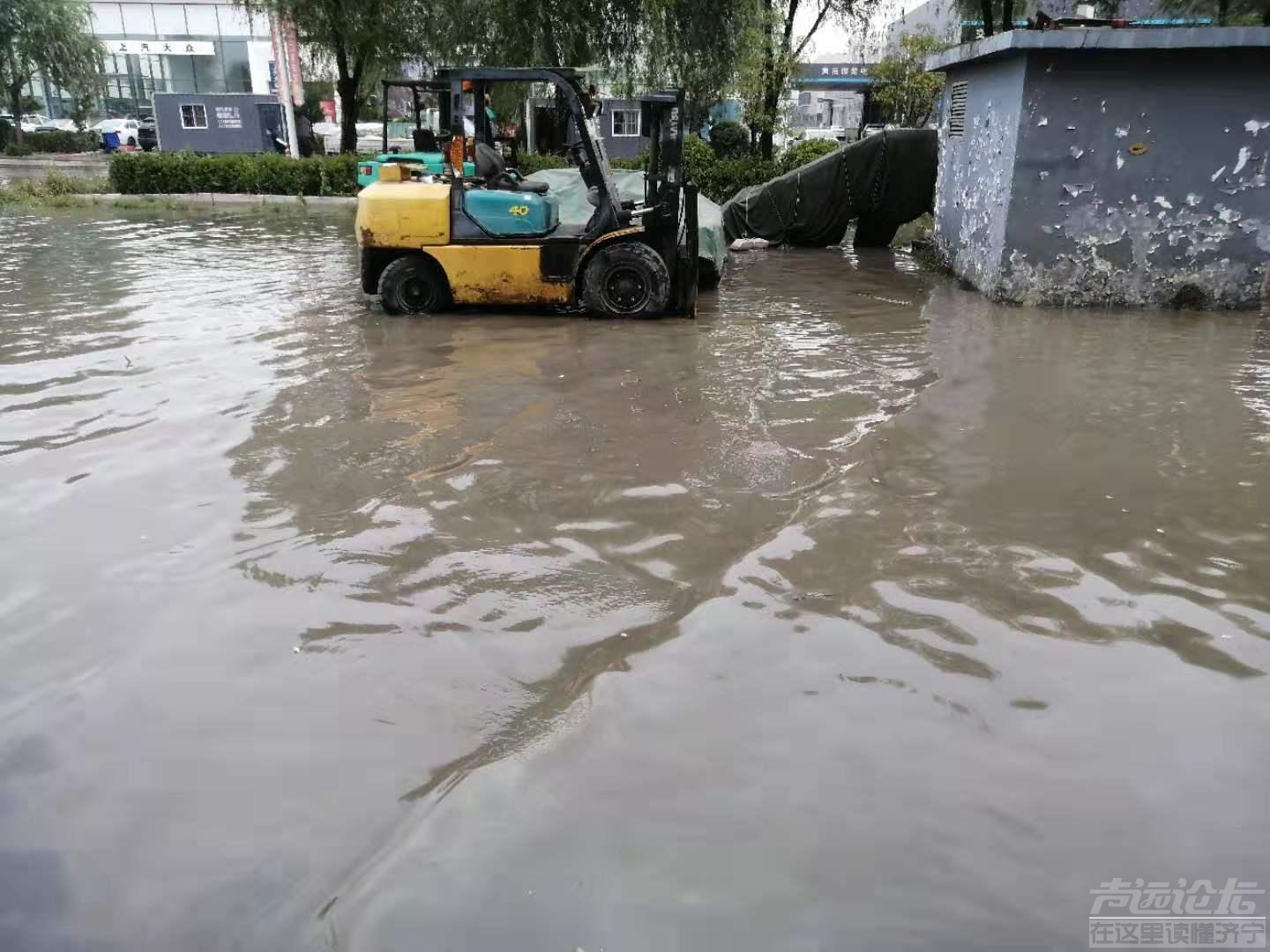 美恒工程机械城西北角，排水不畅，每逢下雨，都会大面积积水，严重时候甚至倒灌屋内-2.jpg