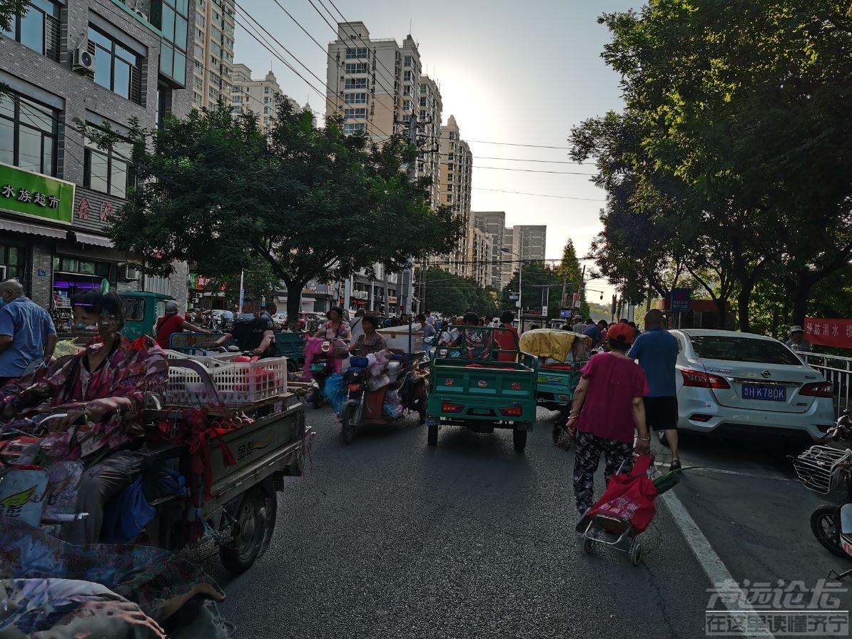 吉安小区南区早市扰民，吕公堂街、吕公堂街与中心闸北路交叉口向西100米处，建议取消！-1.jpg