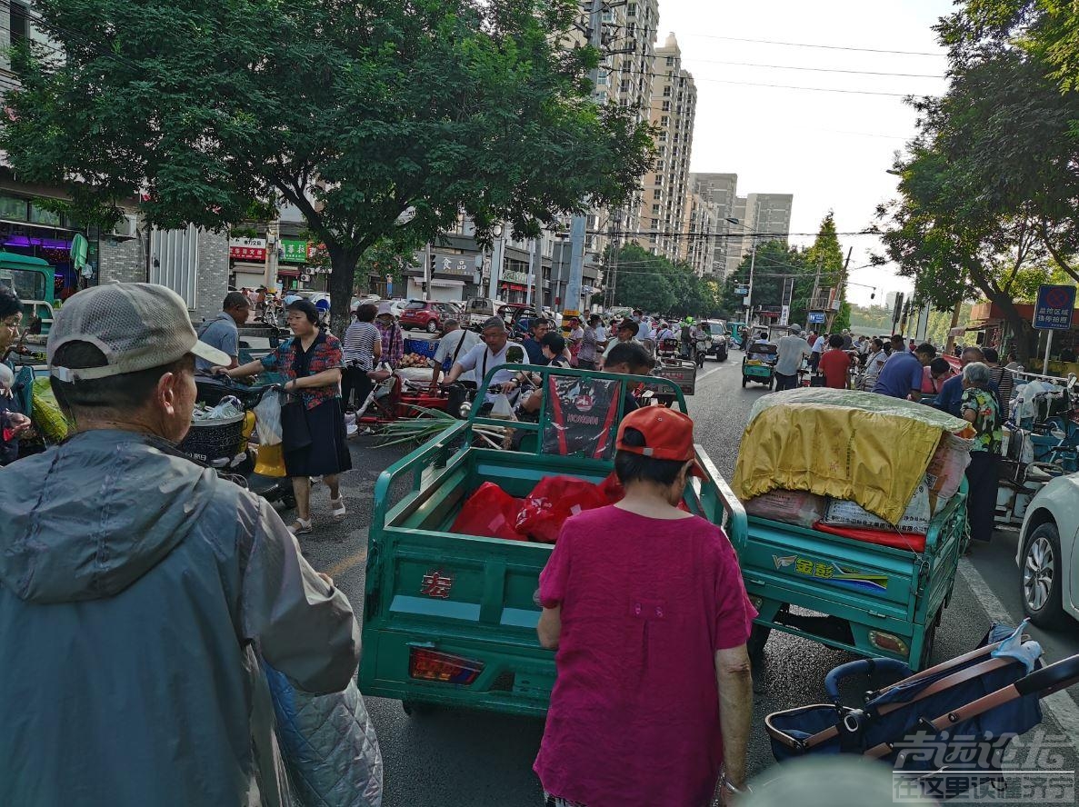 吉安小区南区早市扰民，吕公堂街、吕公堂街与中心闸北路交叉口向西100米处，建议取消！-2.jpg