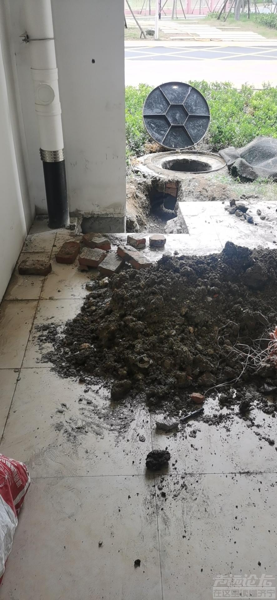 西岸华府二期14号楼二单元业主私自改排污，这样做到底对不对呢~？-3.jpg