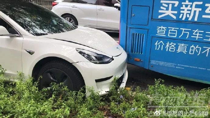 深圳特斯拉Model 3撞公交，车主质疑数据真实性-5.jpg