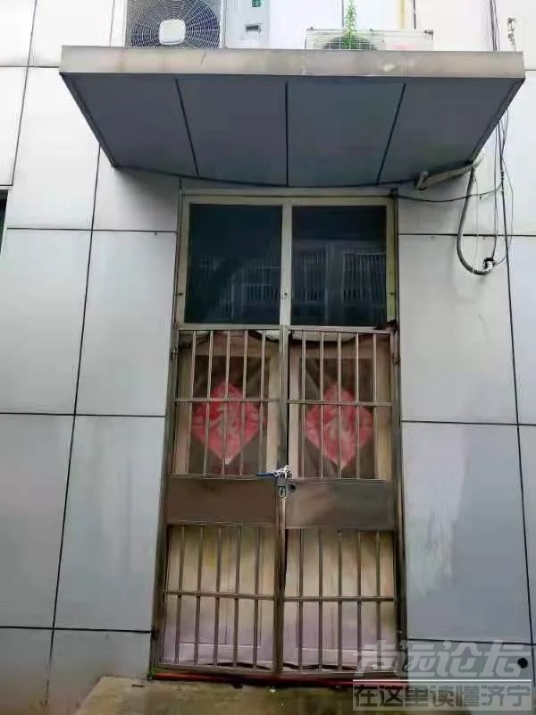 济宁某幼儿园，被物业上锁了！-2.jpg