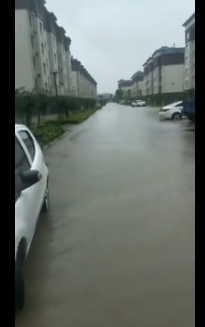 实拍！济宁突降暴雨！多路段被淹，多地进入“看海”模式...济宁未来还有暴雨-4.jpg