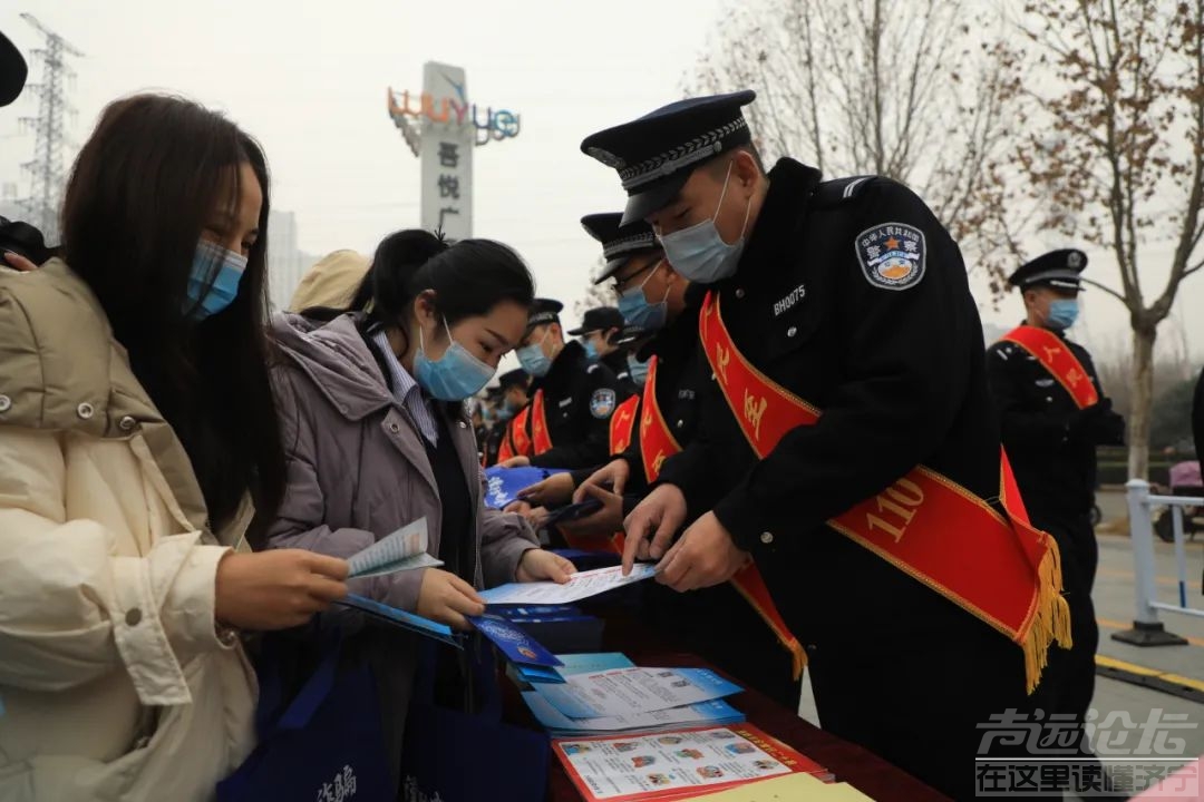 太白湖新区举行庆祝中国人民警察节暨110集中宣传活动-6.jpg