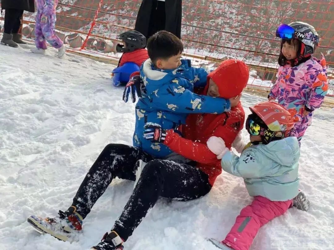 超好玩！济宁吾悦广场冰雪乐园1月15日盛大开业！免费门票无限送！不限量！-34.jpg