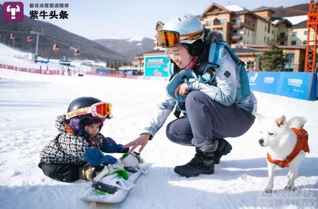 冬奥会开幕式滑雪宝贝萌翻全世界，妈妈说：她不会走就会滑了-2.jpg