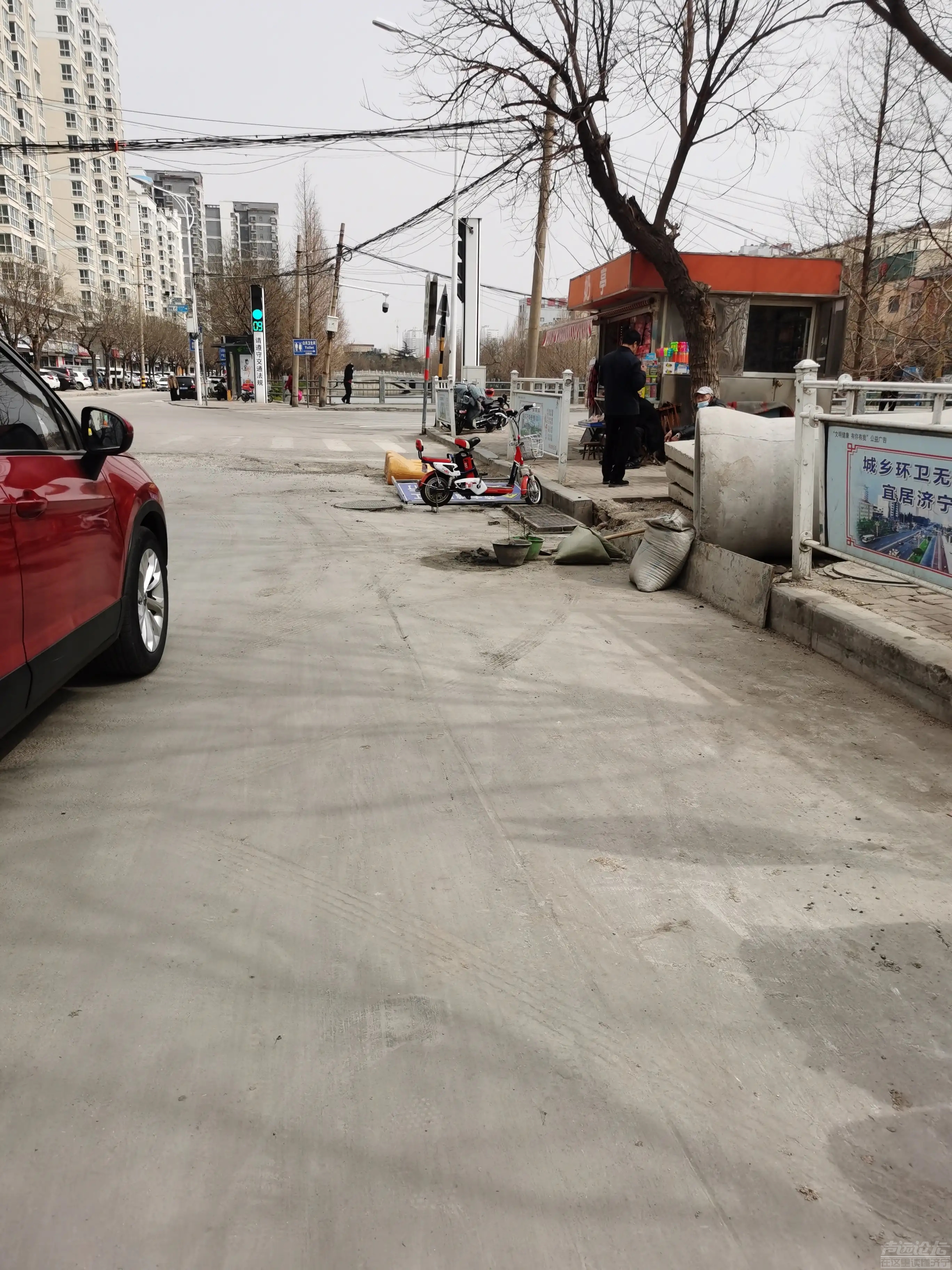 博古庄花鸟鱼虫这条路从去年九月底开始管道改造，路面到现在没有铺柏油-5.jpg