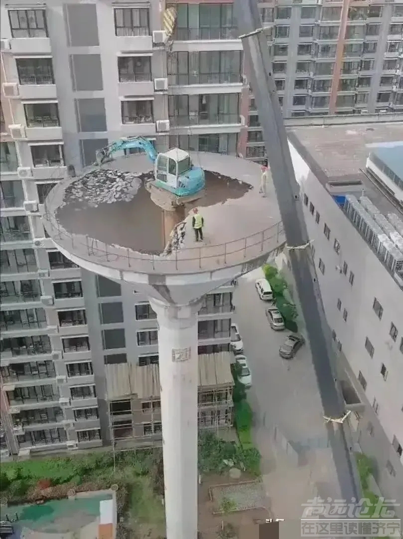 挖掘机技术哪家强，就到山东找蓝翔。 给你一万块一天你敢吗？反正我是有点怕了-1.jpg