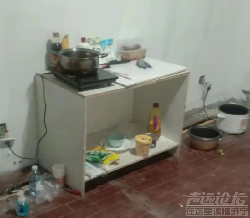 “我在上海给人装修房子，被封在毛坯房20天后……”-2.jpg