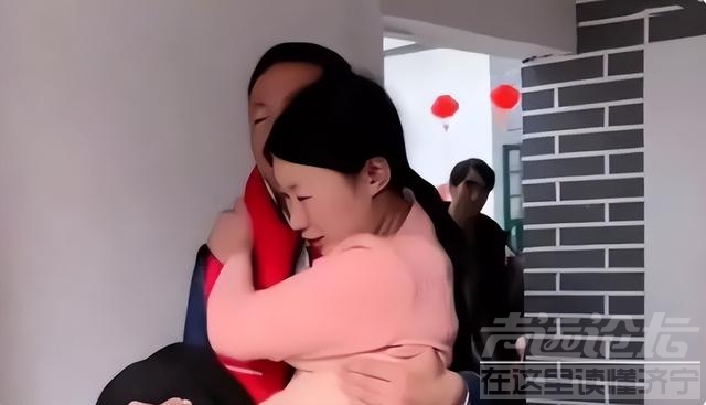 山东21岁女孩为爱私奔，翻墙时不幸摔瘫痪，小伙不离不弃照顾13年-11.jpg