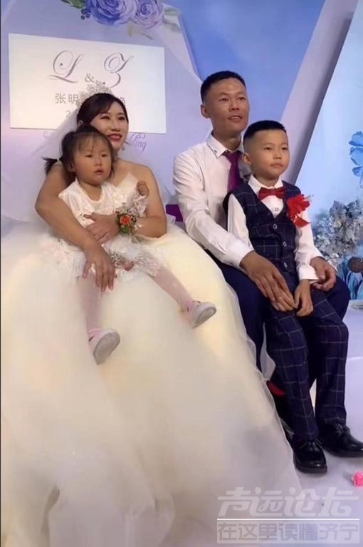 山东21岁女孩为爱私奔，翻墙时不幸摔瘫痪，小伙不离不弃照顾13年-19.jpg