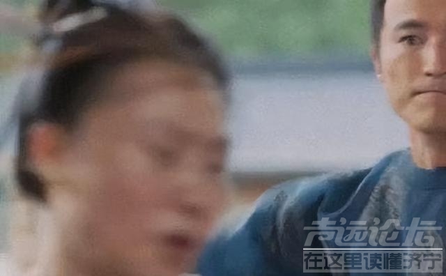 太敷衍！国产剧侮辱观众智商，穿帮镜头频出，一个比一个离谱-15.jpg