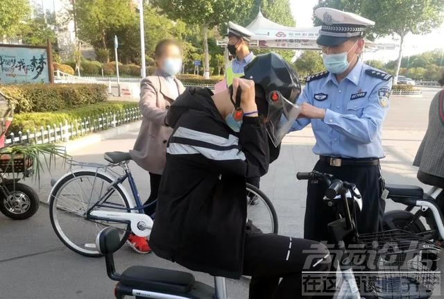 【带头盔≠戴头盔】兖州警方提醒您：骑乘电动自行车戴好头盔才是最好的“标配”！-1.jpg