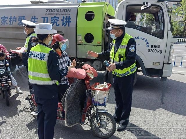 【带头盔≠戴头盔】兖州警方提醒您：骑乘电动自行车戴好头盔才是最好的“标配”！-2.jpg
