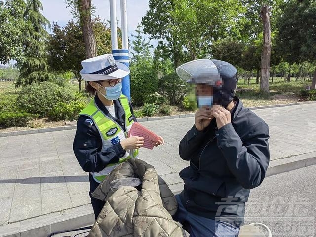【带头盔≠戴头盔】兖州警方提醒您：骑乘电动自行车戴好头盔才是最好的“标配”！-3.jpg