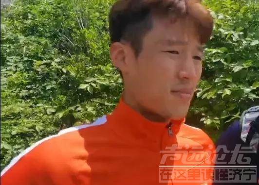 山东鲁能泰山足球队登顶泰山-5.jpg