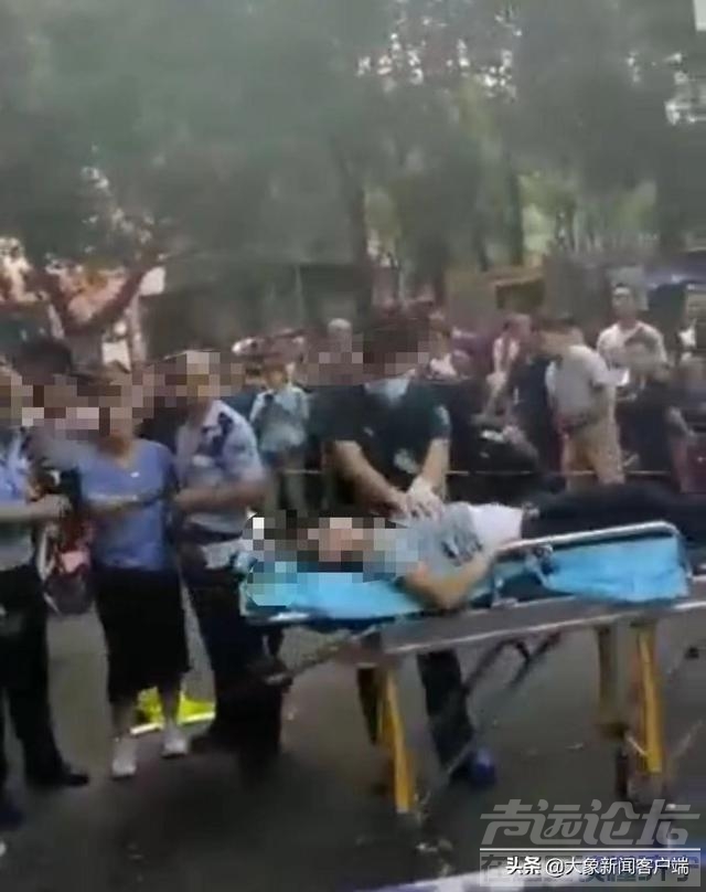 重庆一男子袭警被民警开枪击伤后死亡，目击者：系摩托车刮擦引冲突-1.jpg