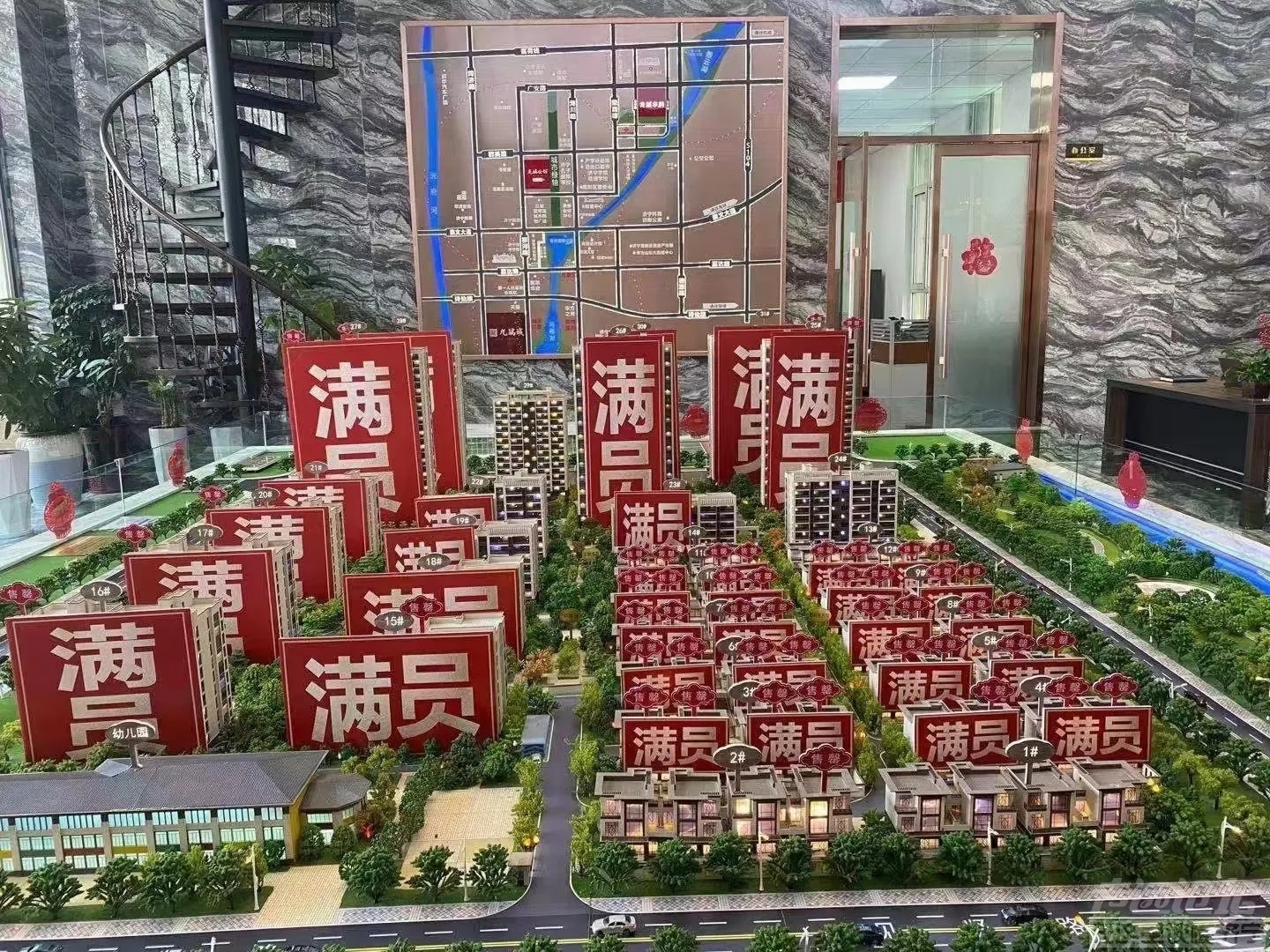 济宁某央企开发的楼盘，全部满员，多人说，现在没人买房子了，房子根本卖不出去？-1.jpg
