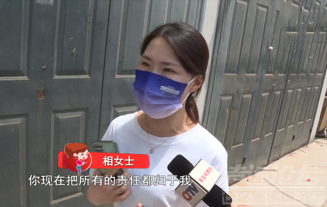 山东女子骑电动撞起落杆，保安把她的车扣住，女子：你是盗窃-2.jpg