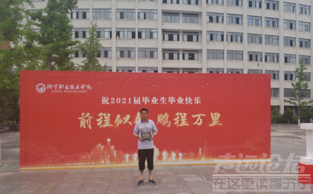 山东一泥瓦匠瞒着妻子参加高考，54岁大学毕业，无人录用重返工地-19.jpg