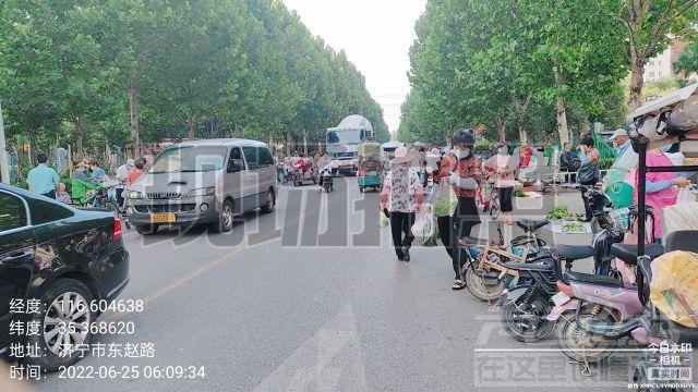 京杭佳苑疏导点门口道路被商贩严重占道经营，附近小学幼儿园学生接送严重影响安全！-2.jpeg