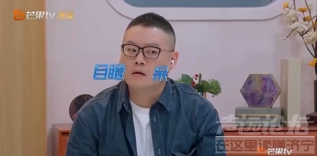 董明珠直播愤怒离场，产品介绍出问题怒摔机器，全程黑脸瞪女主播-11.jpg