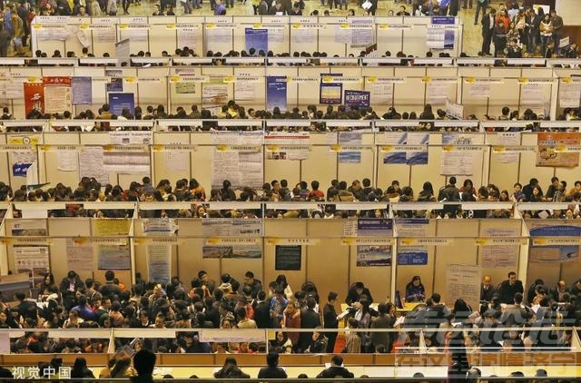 研究生就业困境：有人投300份简历还没找到工作，“有一种和岗位互相看不起的感觉”-3.jpg